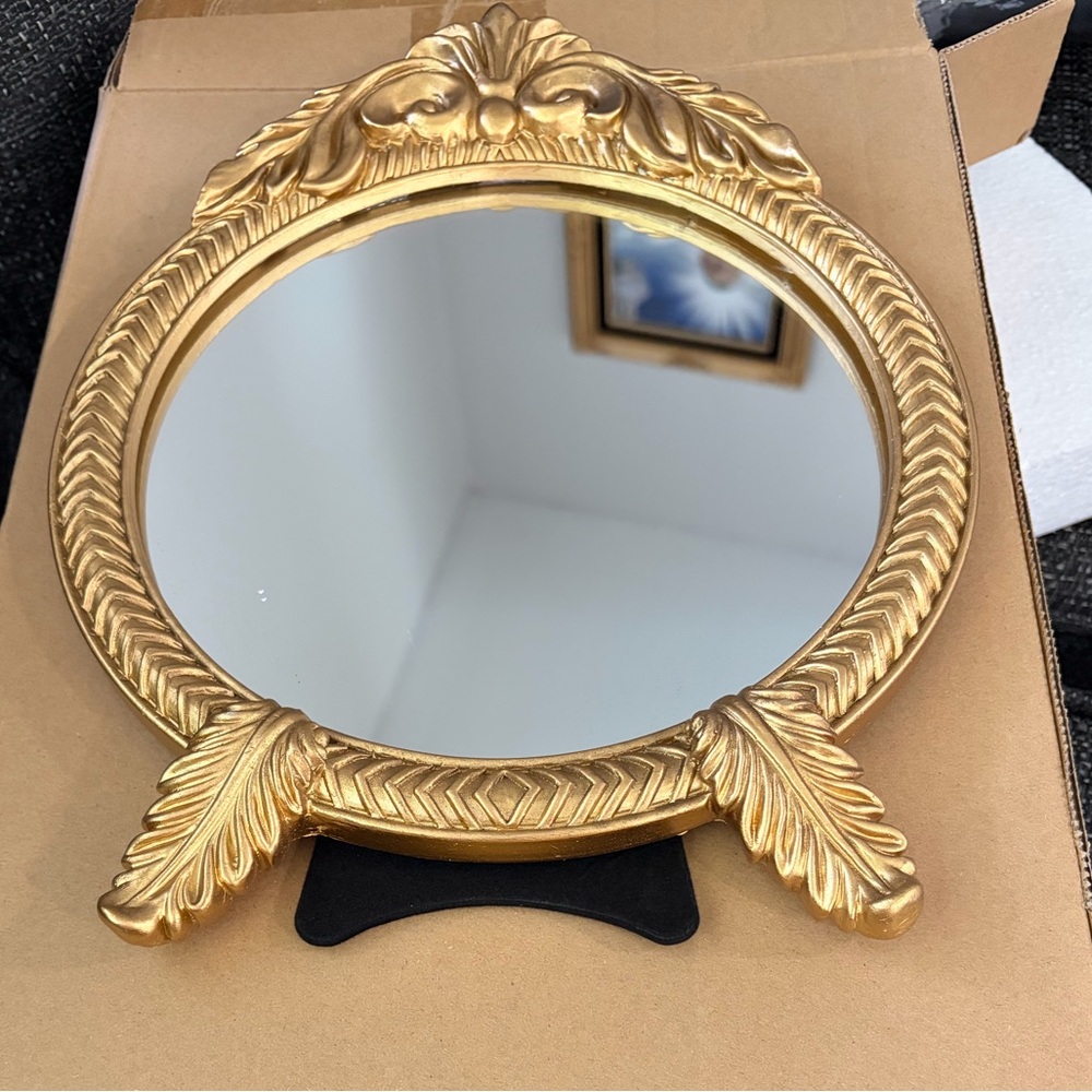 Elegant Gold Leaf Wall Mirror - Picture 1 of 2